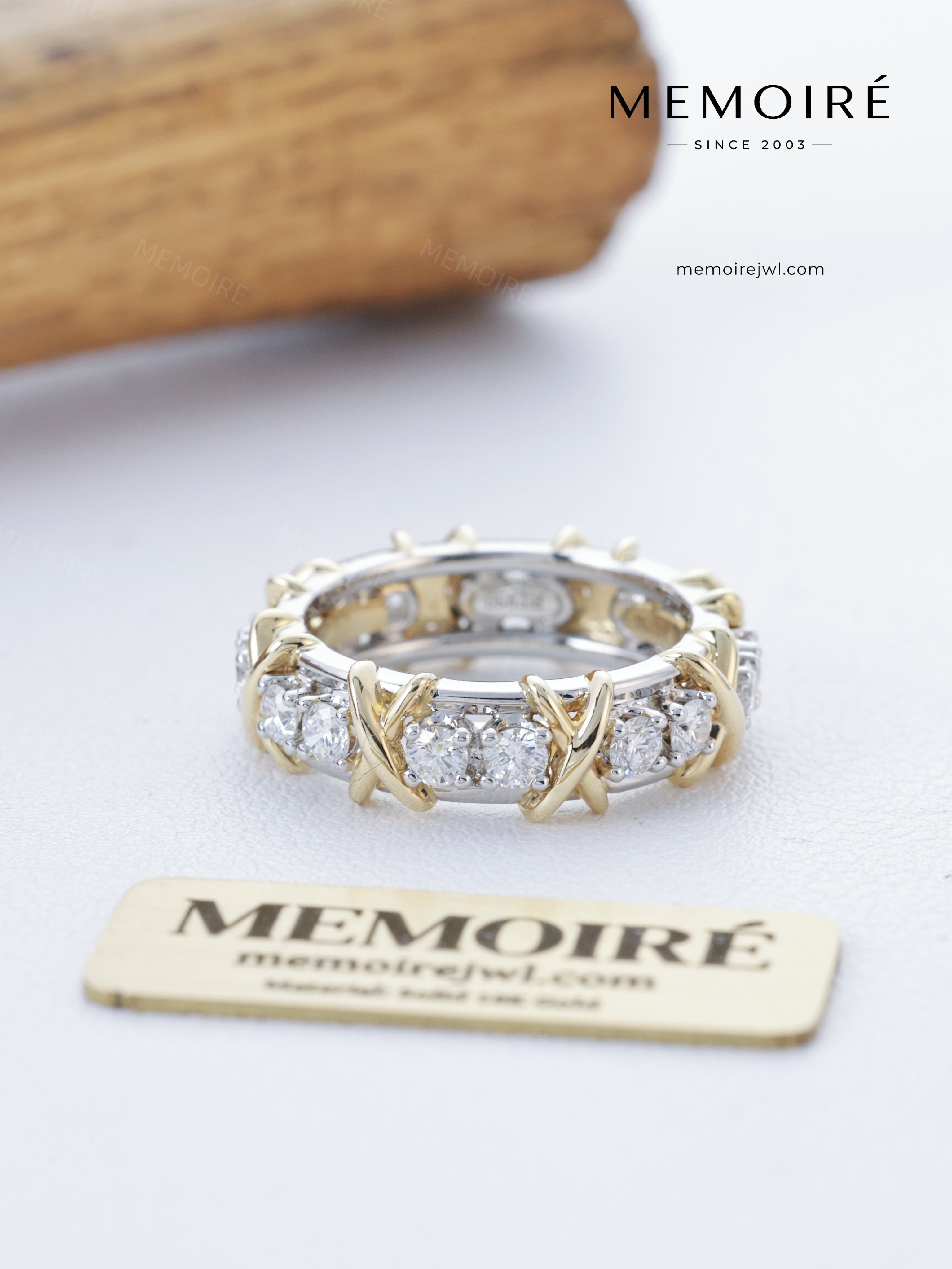 MEMOIRÉ 18K White Gold Sixteen-Stone Ring